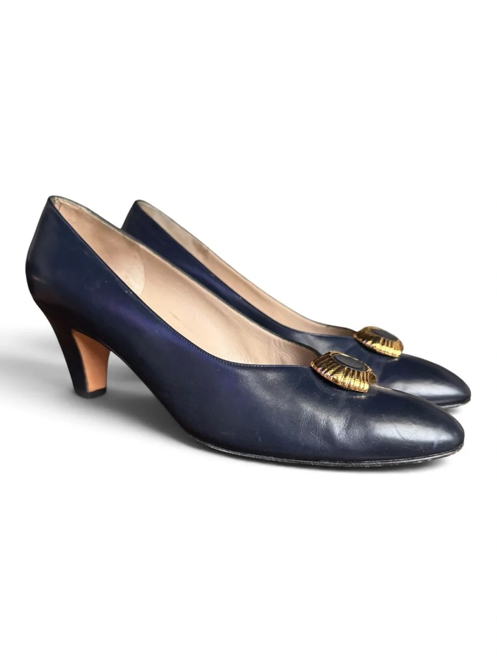 Vintage 70s Salvatore Ferragamo Navy Leather Gold Medallion Pumps 7 AA